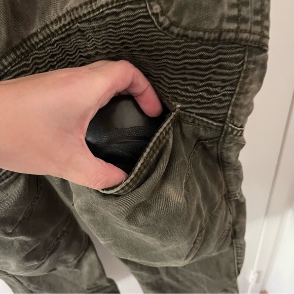 Speed and Strength Dogs of War Green Motorcycle Pants Armored Knees 32x32 - Picture 4 of 16